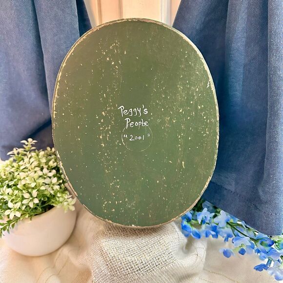 Santa Claus Folk Art Christmas Storage Box - Picture 4 of 10